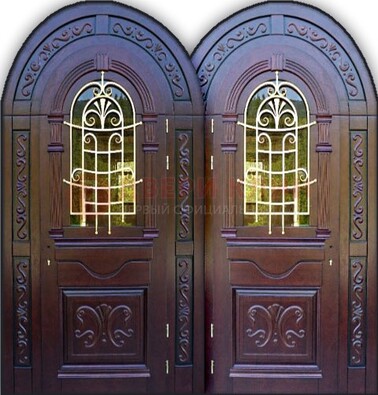 Индивидуальная арочная дверь со стеклом и ковкой ДА-19 в Звенигороде