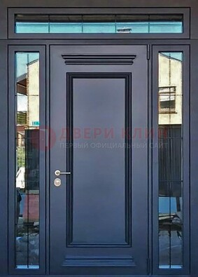 Черная металлическая дверь с фрамугой и филенкой ДФГ-19 в Звенигороде