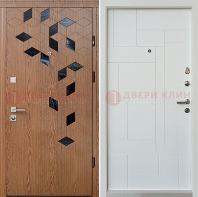 Коричневая металлическая дверь МДФ внутри белого цвета ДМ-256 в Звенигороде