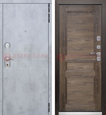 Серая металлическая дверь с МДФ коричневого цвета ДМ-304 в Звенигороде