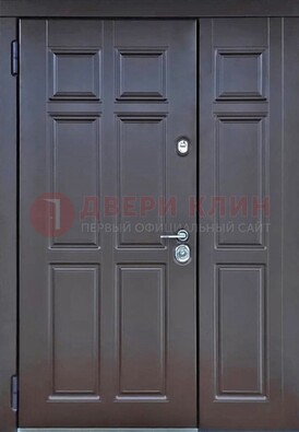Тёмная двухстворчатая входная дверь для коттеджа с МДФ ДМ-533 в Звенигороде