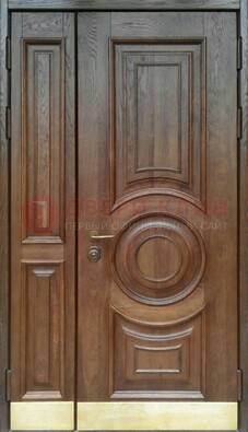 Коричневая двухстворчатая дверь с массивом дуба ДМД-71 в Звенигороде
