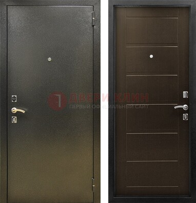 Темная металлическая дверь с порошковым напылением ДП-105 в Звенигороде