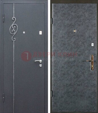Серая стальная дверь с порошковым окрасом и ковкой ДП-109 в Звенигороде