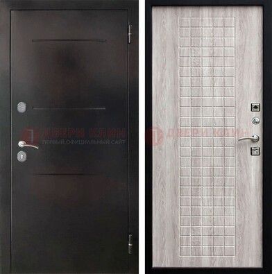 Черная железная дверь с порошковым покрытием и филенчатой МДФ ДП-221 в Звенигороде