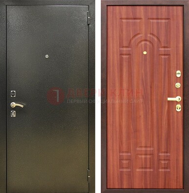 Входная темно-серая дверь с порошковой отделкой и МДФ Миланский орех ДП-281 в Звенигороде