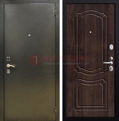 Темно-серая железная дверь с порошковым покрытием и коричневой МДФ ДП-288 в Звенигороде