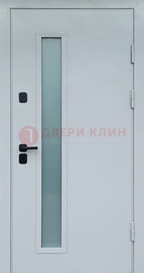 Светлая железная дверь с порошковым напылением ДП-303 в Звенигороде