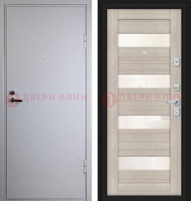 Белая железная дверь с порошковым напылением и стеклом ДП-308 в Звенигороде