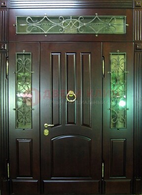 Стальная парадная дверь со стеклом и ковкой ДПР-18 для деревянного дома в Звенигороде