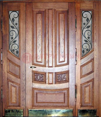 Парадная дверь со стеклом и ковкой ДПР-35 для загородного дома в Звенигороде