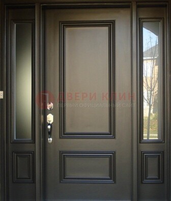 Парадная дверь с отделкой массив ДПР-65 в загородный дом в Звенигороде