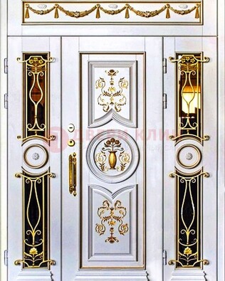 Белая стальная парадная дверь с золотыми элементами ДПР-80 в Звенигороде