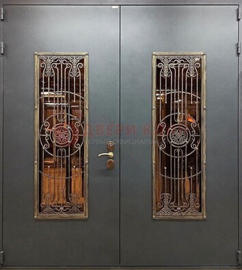 Входная металлическая парадная дверь со стеклом и ковкой ДПР-81 в Звенигороде