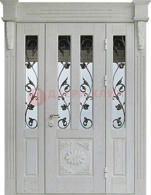 Входная парадная дверь со стеклом и ковкой в белом цвете ДПР-93 в Звенигороде