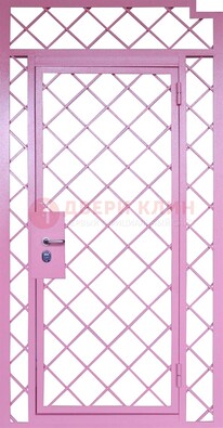 Розовая металлическая решетчатая дверь ДР-15 в Звенигороде
