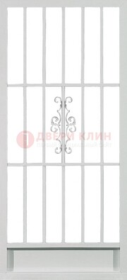 Белая стальная решетчатая дверь с ковкой ДР-35 в Звенигороде