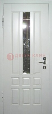 Белая металлическая дверь со стеклом ДС-1 в загородный дом в Звенигороде