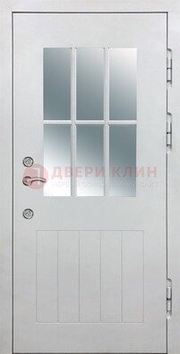 Белая уличная дверь со стеклом ДС-30 в Звенигороде