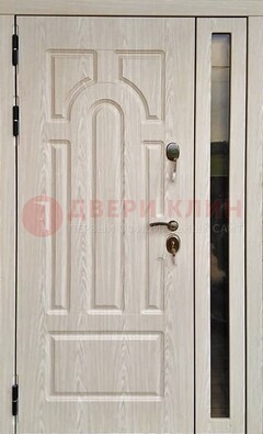 Белая металлическая дверь со стеклом ДС-68 в Звенигороде