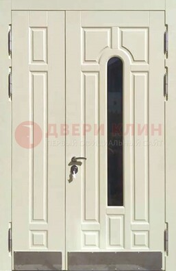 Белая двухстворчатая металлическая дверь со стеклом ДС-71 в Звенигороде
