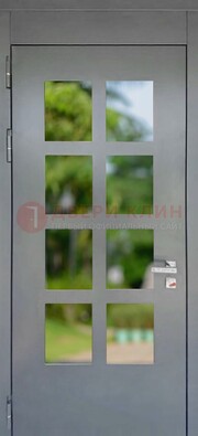Серая металлическая дверь со стеклом ДС-78 в Звенигороде