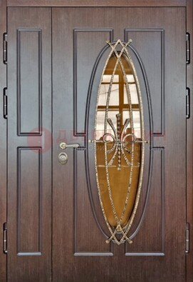 Полуторная металлическая дверь со стеклом и ковкой ДСК-108 в Звенигороде