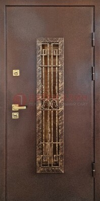Металлическая дверь с порошковым напылением со стеклом и ковкой ДСК-110 в Звенигороде