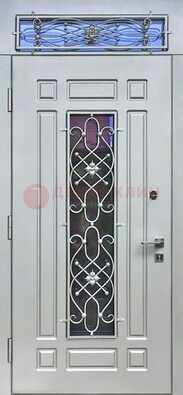 Белая железная дверь со стеклом и ковкой с верхней фрамугой ДСК-112 в Звенигороде
