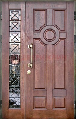 Распашная входная дверь со стеклом и ковкой ДСК-116 в Звенигороде