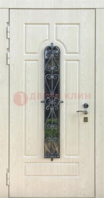 Светлая стальная дверь со стеклом и ковкой ДСК-118 в Звенигороде