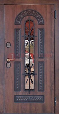 Железная дверь со стеклом и ковкой и узором ДСК-150 в Звенигороде