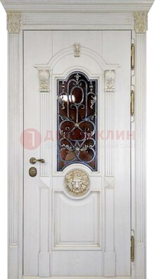 Белая железная дверь со стеклом и ковкой для кирпичного дома ДСК-155 в Великом Новгороде