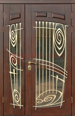 Коричневая железная дверь с большим стеклом и ковкой ДСК-203 в Звенигороде