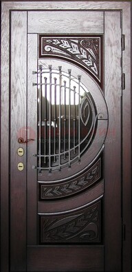 Одностворчатая входная дверь со стеклом и ковкой ДСК-21 в Звенигороде