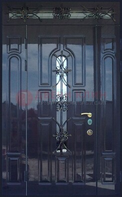 Глянцевая полуторная дверь Винорит стекло и ковка ДСК-275 в Звенигороде