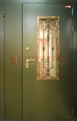 Стальная дверь со стеклом и ковкой ДСК-29 для квартиры в Звенигороде