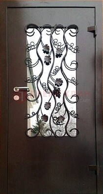 Металлическая дверь со стеклом и ковкой ДСК-43 в офис в Звенигороде