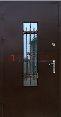 Надежная металлическая дверь со стеклом и ковкой ДСК-47 в Звенигороде
