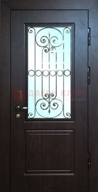 Железная дверь со стеклом и ковкой ДСК-65 для общественных зданий в Звенигороде