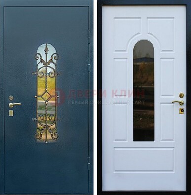 Входная дверь Дверь со стеклом и ковкой ДСК-71 для кирпичного дома в Звенигороде