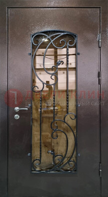 Металлическая дверь со стеклом и ковкой ДСК-95 для магазина в Звенигороде