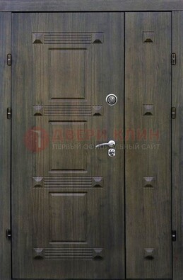 Железная двухстворчатая филенчатая дверь с виноритом ДВТ-143 в Звенигороде