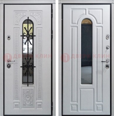 Белая стальная дверь с виноритом и ковкой снаружи ДВТ-197 в Звенигороде