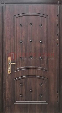 Коричневая уличная дверь с виноритом для дома ДВТ-235 в Звенигороде