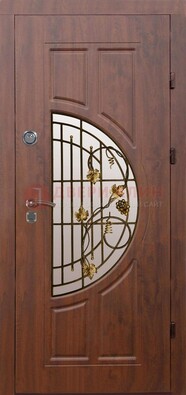 Стальная коричневая дверь с виноритом и ковкой ДВТ-82 в Звенигороде
