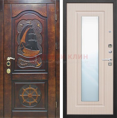 Темная дверь с резьбой и зеркалом внутри ДЗ-49 в Звенигороде