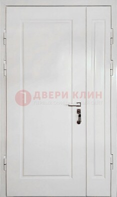 Полуторная металлическая дверь с МДФ в белом цвете ПЛ-24 в Звенигороде