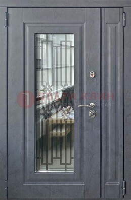 Серая стальная дверь Винорит со стеклом и ковкой ПЛ-29 в Звенигороде