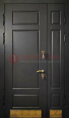 Черная полуторная железная дверь для частного дома ПЛ-2 в Звенигороде